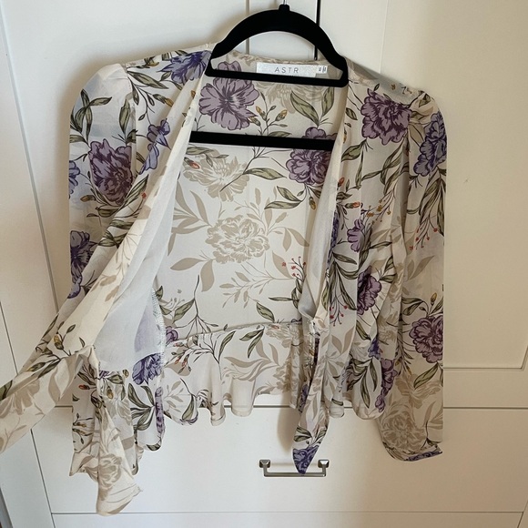ASTR the label floral top - Picture 2 of 7